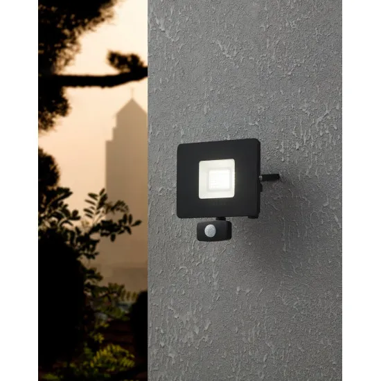 Eglo Faedo 3 fekete-átlátszó LED mozgásérzékelős kültéri fali lámpa (EG-97462) LED 1 izzós IP44